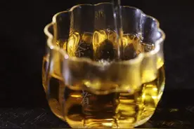 一年春茶季，云南白茶VS福建白茶，一文教你如何分清白茶的等级图片