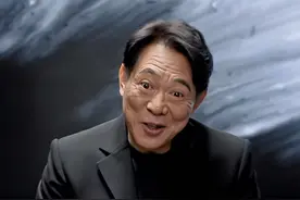 李连杰捞金接劣质游戏代言，近照满脸褶子显狰狞，违心说话被吐槽图片