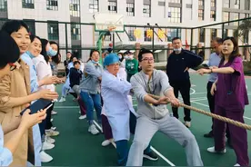 拔河的快乐图片