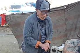 临沂一82岁老人被投诉，配合网红做菜浪费食物！官方答复！图片