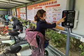 才知道，冬天电动车要多久能充满电？充电器亮绿灯后还会充电吗？图片