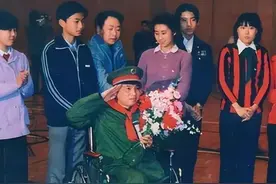 1987年，独腿英雄徐良凭《血染的风采》红遍全国，他后来怎样了？图片