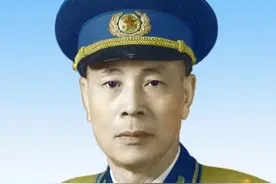 唐铎：飞越莫斯科红场唯一的中国人，荣获苏联勋章最多的开国少将，被誉为苏联卫国战争中的“中国雄鹰”图片
