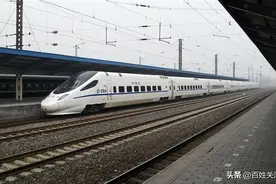 大妈用高铁插座焖了一锅米饭 危险操作引乘客惊叹图片