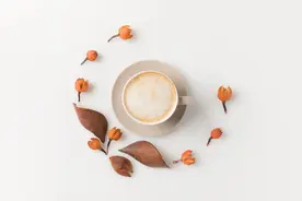 咖啡馆门口“从天而降”的小姐姐，是如何识别套路的？图片