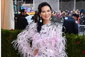 外媒眼里的邓文迪：离婚下场比第四任丢脸，从宠儿沦落成局外人图片