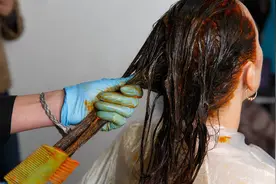 致癌还脱发？染发的危害到底有多大？作为医生，我必须告诉你真相图片