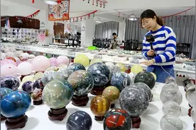 江苏省连云港市东海县：借力跨境电商，小水晶勇闯大世界图片