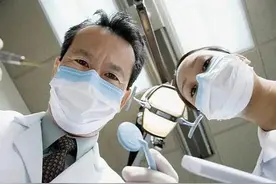 有一种排队，叫痛并等待着！余生，要好好对待你的牙图片