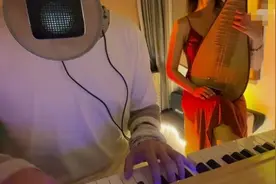 霍尊弹唱禁歌《苏州夜曲》，自称很喜欢引争议，故意还是没文化？图片