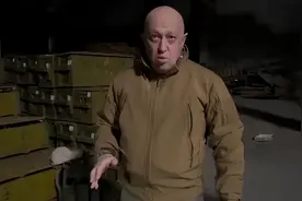 瓦格纳缴获乌军仓库，30万箱武器摆了5公里，能武装100万人图片