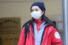 毛阿敏19岁女儿是她！长相和妈妈如出一辙，打扮时髦比妈妈开放图片