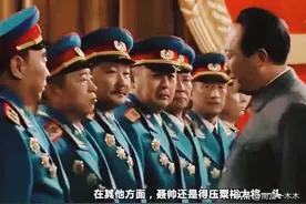 朱彭贺陈4位元帅，都是公认的老总，为何毛主席只称呼3位为老总？图片