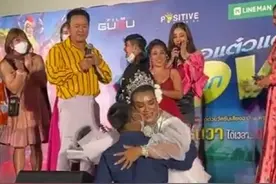 著名变性人宣布“恢复单身”不久后，和丈夫闪电和好图片