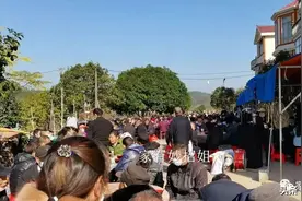 别人问工资时，千万别老实回答，教你几招，礼貌还不得罪人图片