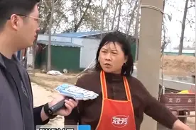 反转？大妈砸车后续，村民发声，更多细节曝光，女车主报案追责图片