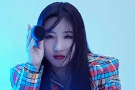 锤娜丽莎旧照曝光惊艳全网，从女团C位到180斤“百变模王”，她经历了什么图片