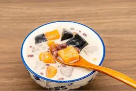 女人突然不理你，要不要主动找她图片