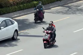 电动自行车过斑马线必须下车推行？详细解读来了，不要继续被误导图片