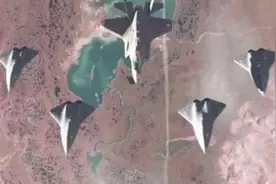 歼20决定未来空战：130架歼20携无人机，对抗美国600架隐身战机图片