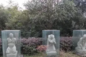 诸葛亮儿子诸葛瞻庙前，跪着三座石像，他们就是“蜀汉三叛”！图片