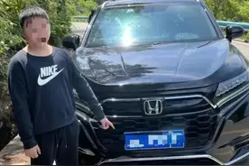 心真大！12岁儿子开车，父亲在旁边当“教练”图片