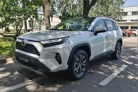 日系车丰田荣放的油耗有多高？月销量稳居1万多辆，油耗真的低？图片