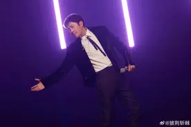 54岁蔡国庆晒两个帅儿子上热搜，父子三人共用一张脸，妻子身家过亿身份成谜图片