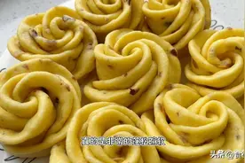玉米面别只会熬粥了，教你做玫瑰花馒头，蓬松暄软又香甜，真解馋图片