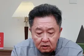 于谦：身价十几亿，俩孩子都归郭德纲管，明明56岁却像个老大爷图片