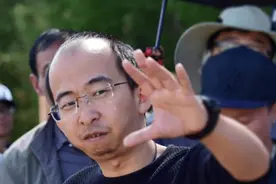 8位长得丑的男星，娶的老婆一个比一个漂亮？倪大红老婆竟是她图片