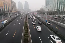 北京：同时划有奥运车道和公交专用道，公交道可以放心大胆走图片