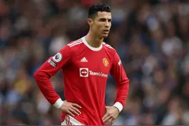 有爱!C罗带俩儿子豪宅后院踢球,老大迷你罗抛球老2马特奥迎球怒射图片