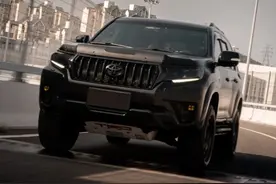 "黑武士"越野风的丰田普拉多，改装后成了搬家"神器"图片