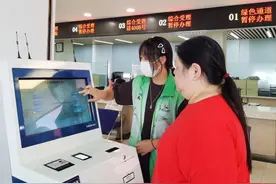 暑假里，复旦中学的13位高中生当起了街道的“帮办员”图片