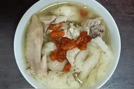 竹荪炖老母鸡，一道传说中的长生不老汤图片