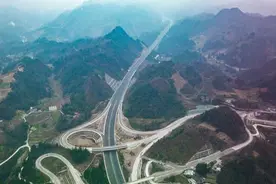 贵州这条高速对接重庆，长118.92公里，双向6-8车道，时速100公里图片