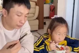 网红父女的日常生活引起关注，受到央视表扬，看完容易憋出内伤图片
