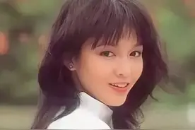 周润发称她为香港才女，访谈深扒成龙绯闻，叫板黑社会投资商？图片