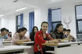 大学生留校当辅导员，真的有出息吗？看完这四条出路相信你也喜欢图片