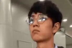 8位男明星素颜照：任嘉伦黝黑，王一博大小眼，蔡徐坤脸大图片