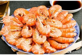 煮鲜虾，不要开锅再丢进去煮，记住这3点，虾肉鲜嫩，好吃还不腥图片