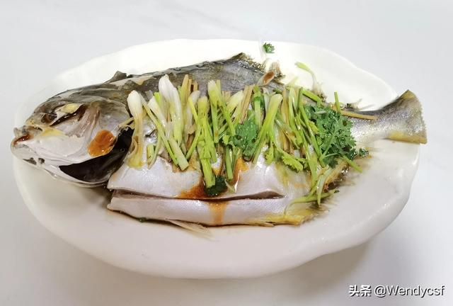 花胶 老鸡的功效与作用 2026年花胶 老鸡的功效与作用是什么