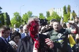 波兰可能再次被“闪击”？泼俄使红漆，拒德使入境，表现十分活跃图片