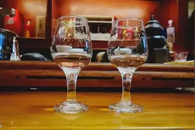 同一种酒两次喝，感觉口感不一样，是酒的问题，还是人的问题？图片