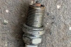 摩托车火花塞啥时候该换？原来还有这么多道道在里面图片