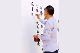 “行走的打印机”任士民：农村大叔靠写字月入过万，被央视点赞图片