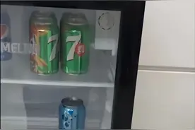 小伙18元坐高铁商务座，享受贵宾室免费零食饮料：怪不得铁路亏损图片