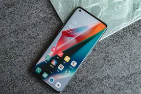 手机长期不贴膜好不好？图片