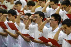 大学生入党的“硬性要求”，再快也要花3年时间，尽量在大一申请图片